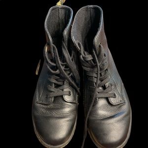 Dr. Martens Leyton Boots